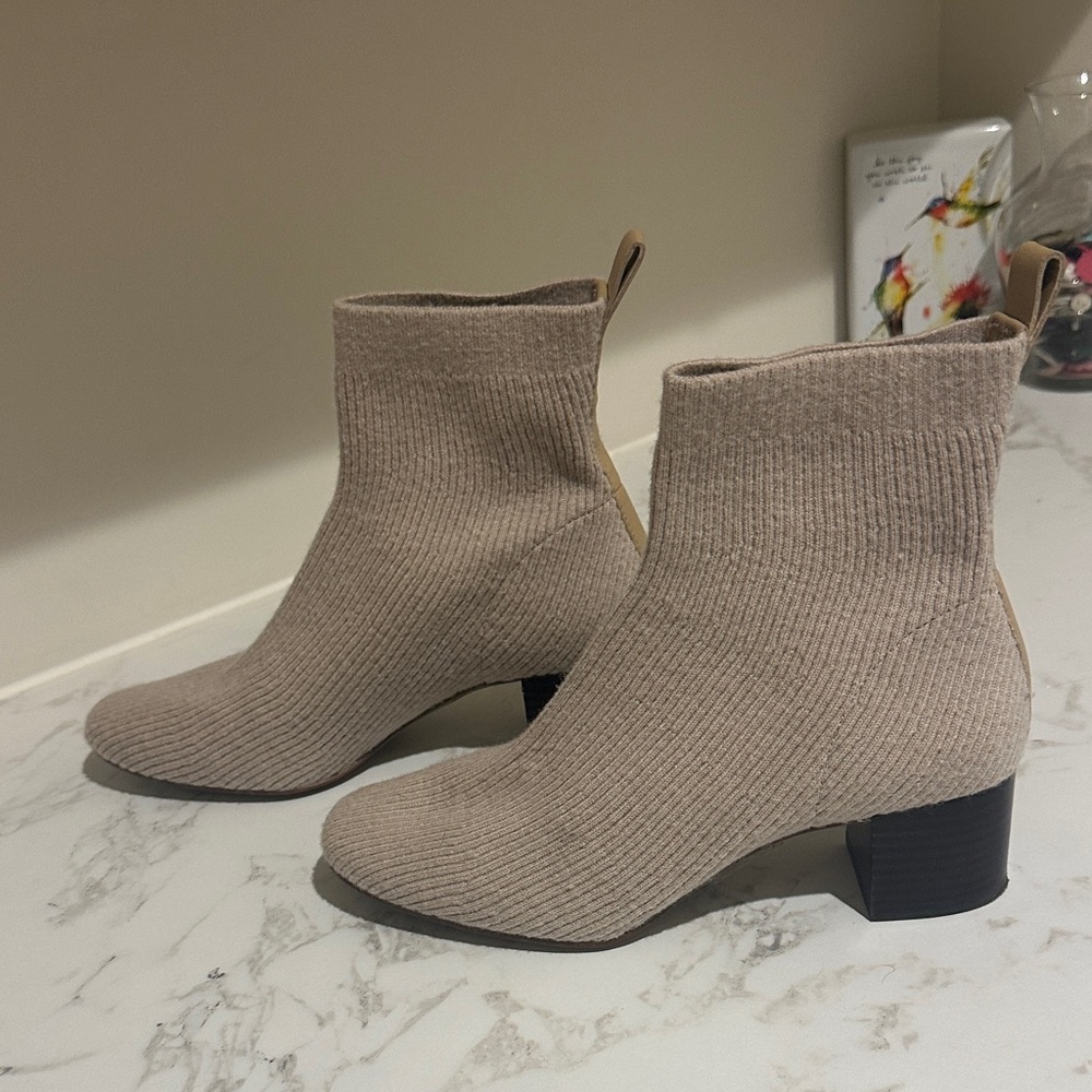 Everlane Ribbed Knit Ankle Booties in Beige size 8